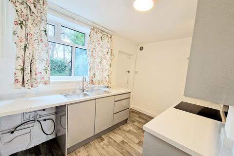 3 bedroom terraced house to rent, Connington Avenue, Manchester, M9