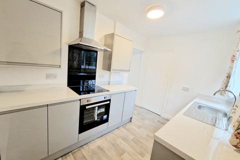 3 bedroom terraced house to rent, Connington Avenue, Manchester, M9