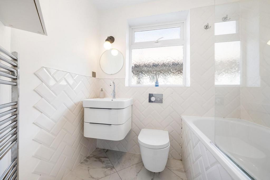 Bathroom (1).JPG