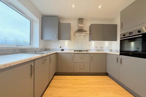 3 bedroom semi-detached house to rent, Victoria Drive, Glebe Farm