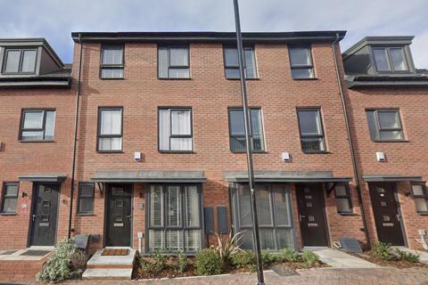 4 bedroom house to rent, Dove mews, Lakeside, Doncaster