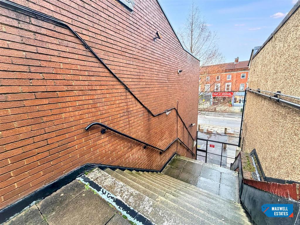 Burnt Oak Broadway 14.jpg