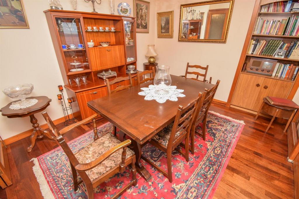 DINING ROOM (2)-2.jpg