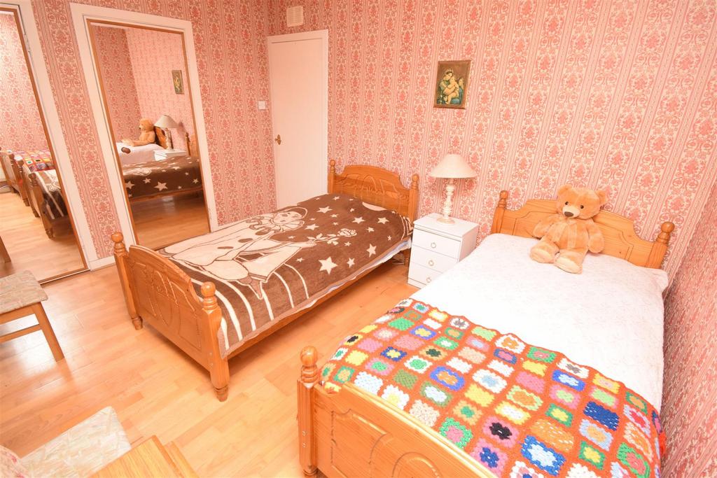 Bedroom two (2).jpg