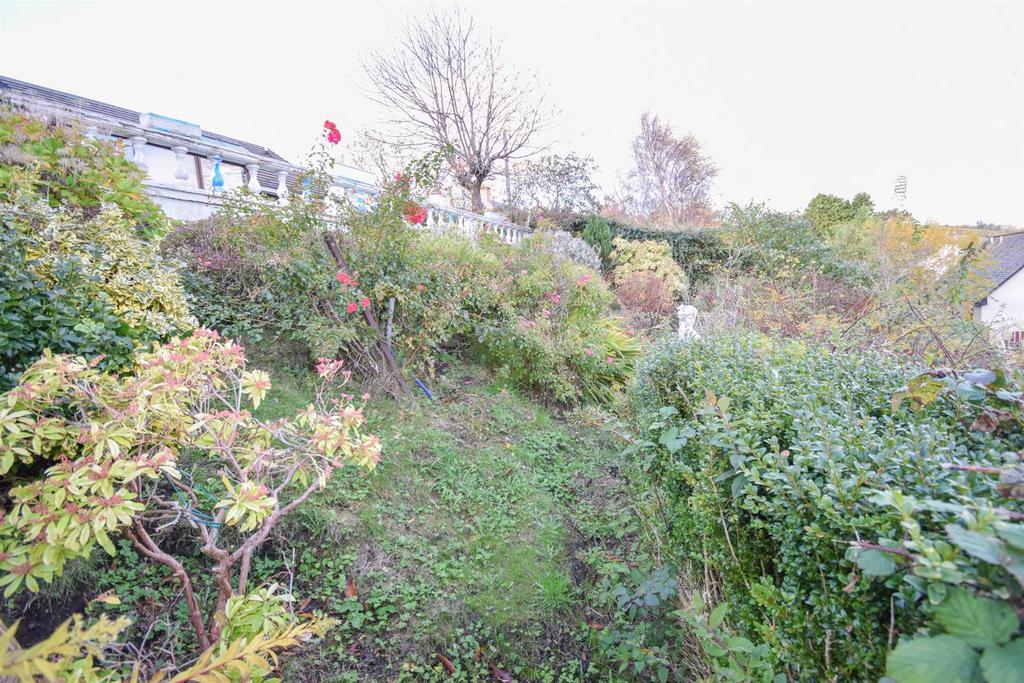 REAR GARDEN -2.jpg