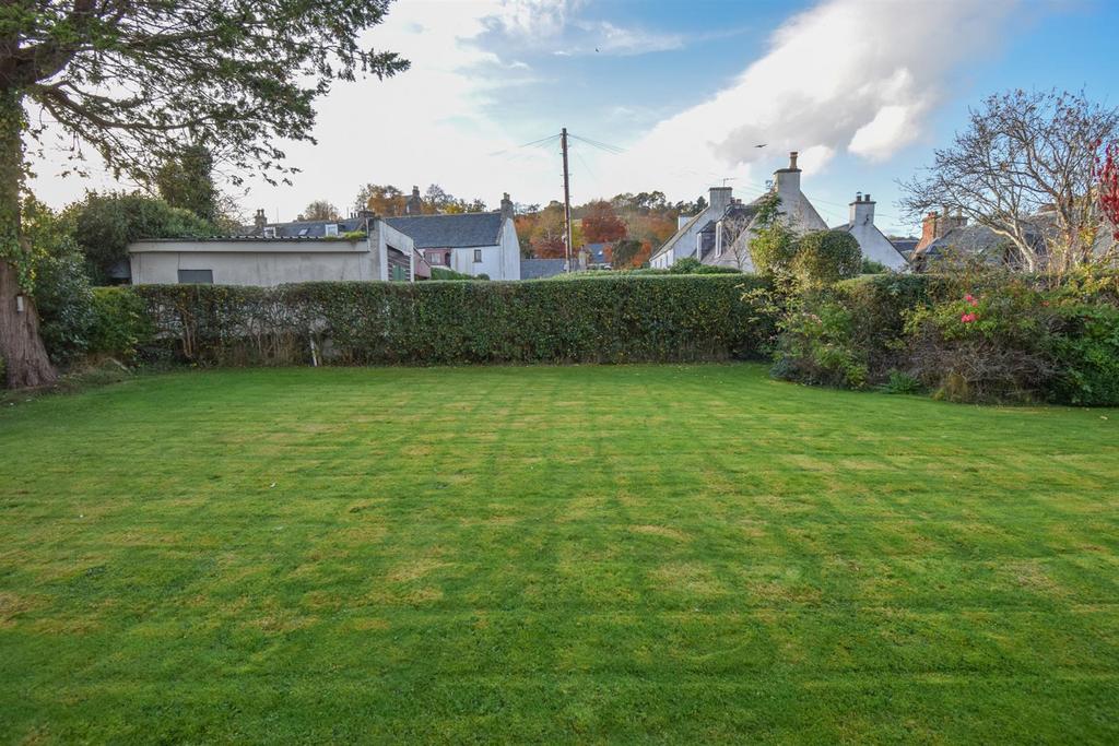 FRONT GARDEN (2).jpg