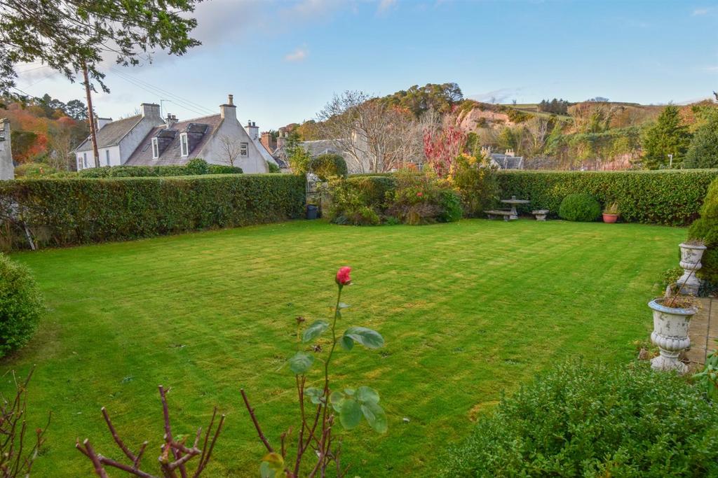 FRONT GARDEN.jpg