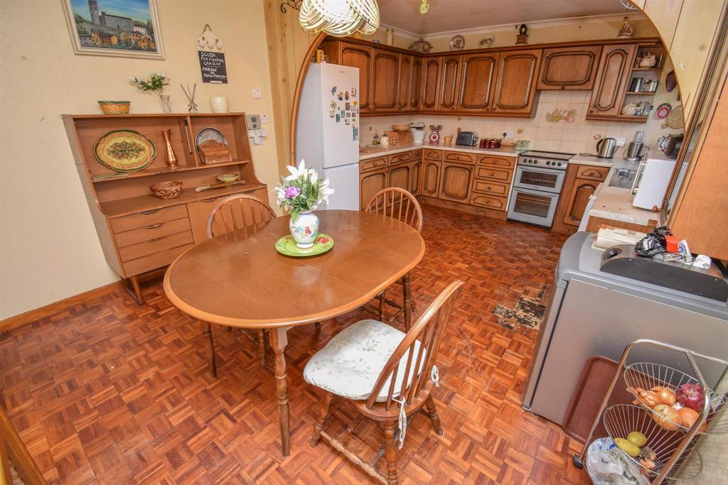 KITCHEN-BREAKFAST ROOM-2.jpg