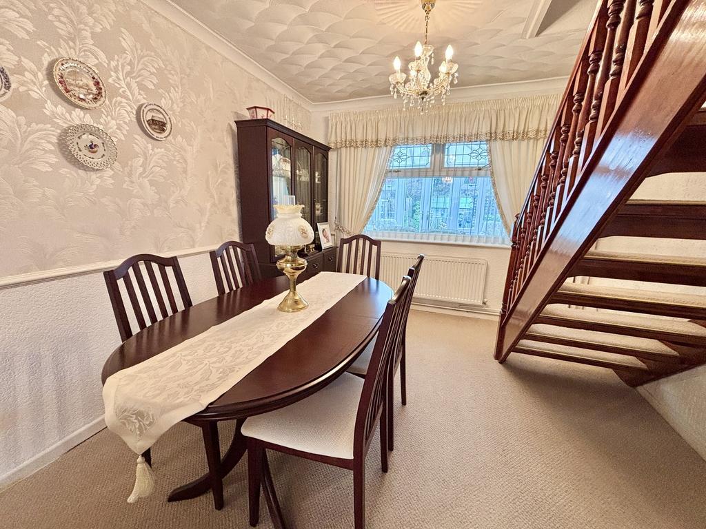 Lounge/Dining Room