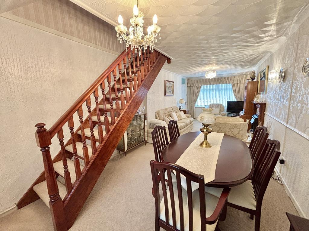 Lounge/Dining Room