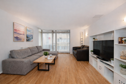 2 bedroom flat for sale, Moore House, London E14