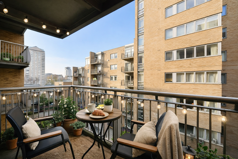 2 bedroom flat for sale, Moore House, London E14