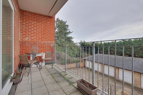 2 bedroom flat for sale, Solent Road, Drayton, Portsmouth
