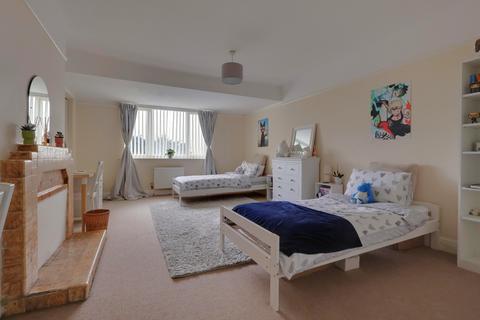 2 bedroom flat for sale, Solent Road, Drayton, Portsmouth