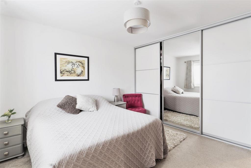 Bedroom 1 2 (4).jpg