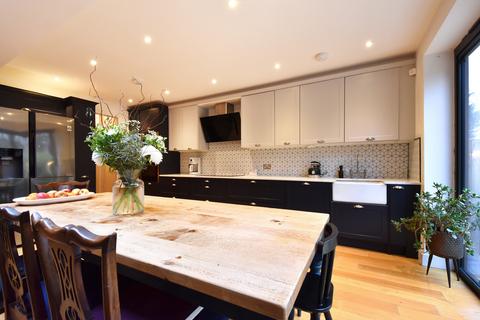 3 bedroom terraced house for sale, Canterbury Grove, SE27