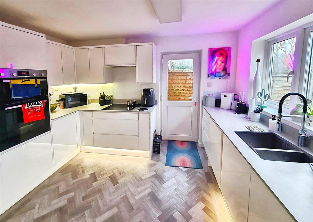Modern Fitted Kitchen