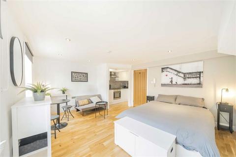 undefined, Shoreditch High Street, LONDON E1