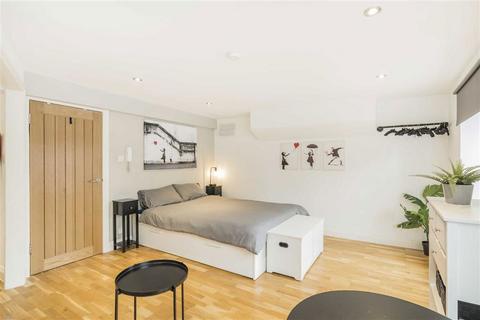 undefined, Shoreditch High Street, LONDON E1