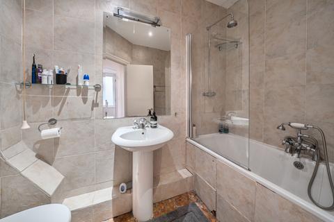 1 bedroom flat for sale, Salford Road, Balham, London, SW2