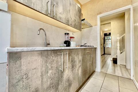 4 bedroom terraced house to rent, Northcote Avenue, Southall UB1