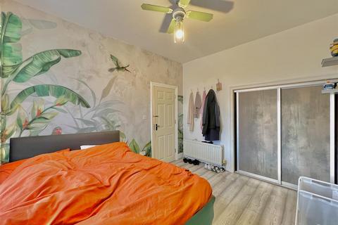 4 bedroom terraced house to rent, Northcote Avenue, Southall UB1
