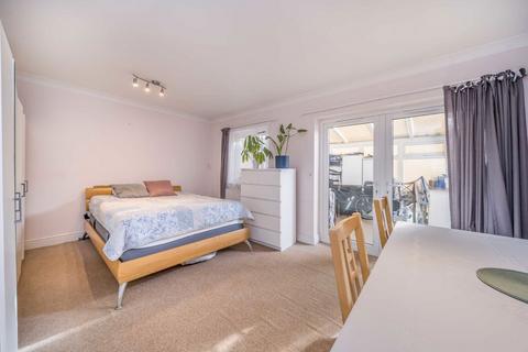4 bedroom semi-detached house for sale, Hereford Road, Feltham TW13