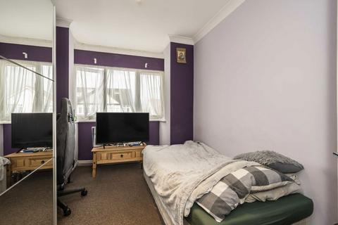 4 bedroom semi-detached house for sale, Hereford Road, Feltham TW13