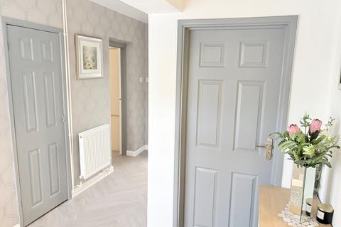 2 bedroom semi-detached bungalow for sale, Whitehouse Meadows, Leigh-on-Sea SS9