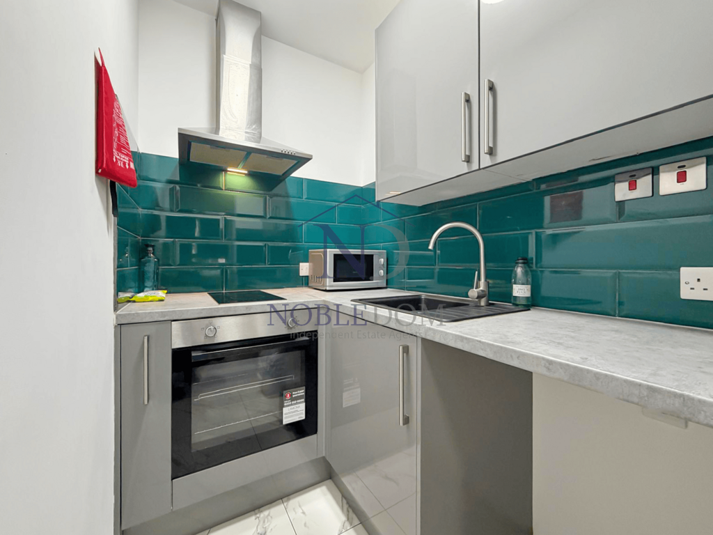 Studio flat in hounslow