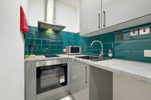 undefined, Cromwell Road, TW3