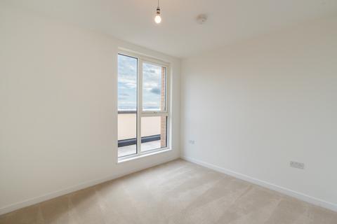 2 bedroom flat to rent, Farine Avenue, Hayes UB3
