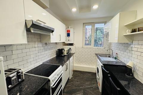 4 bedroom apartment to rent, Thornaby House, Canrobert Street, Bethnal Green, E2
