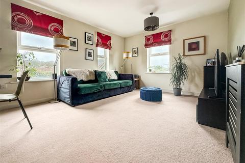 2 bedroom flat for sale, Oysell Gardens, Portchester