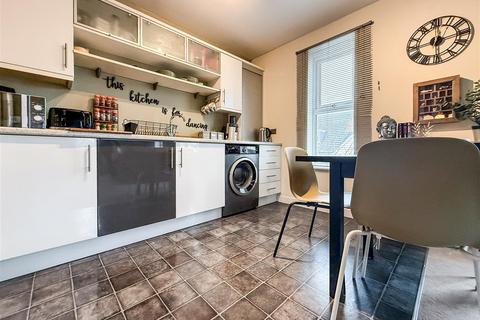 2 bedroom flat for sale, Oysell Gardens, Portchester