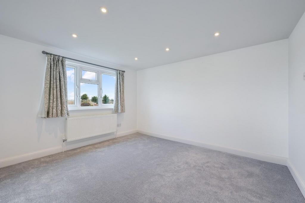Courtlands drive