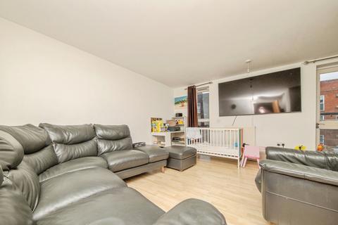 2 bedroom flat for sale, Holman Court, Ipswich, Suffolk, IP2