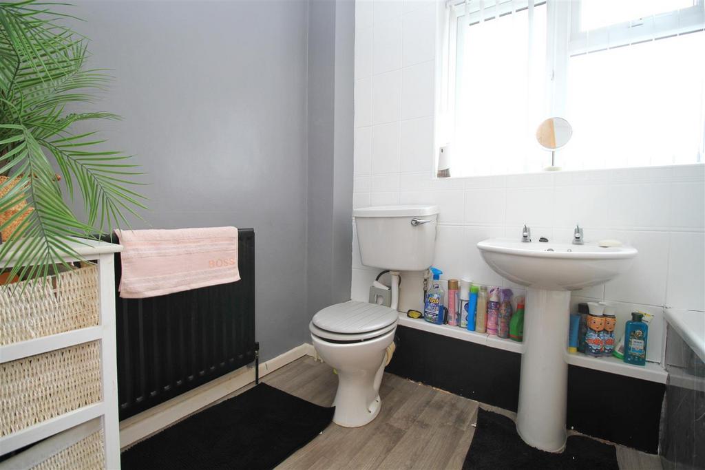 Bathroom..jpg