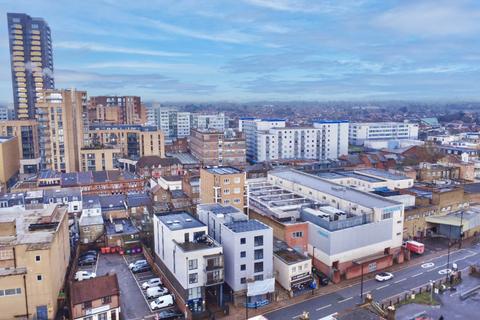 2 bedroom flat for sale, Hanworth Road, Hounslow