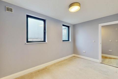 2 bedroom flat for sale, Hanworth Road, Hounslow