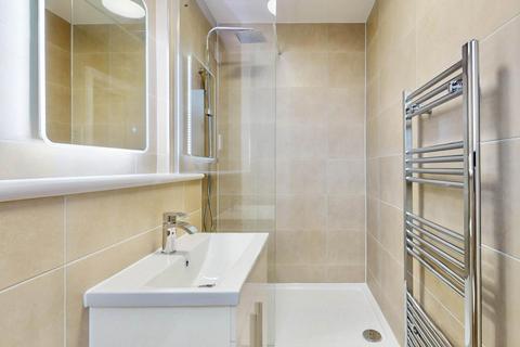 2 bedroom flat for sale, Hanworth Road, Hounslow