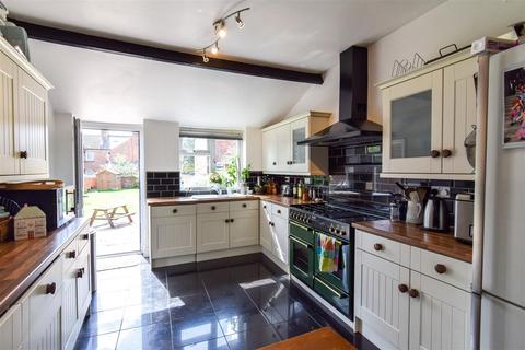 6 bedroom semi-detached house to rent, Warwick Place, Leamington Spa, CV32 5BS