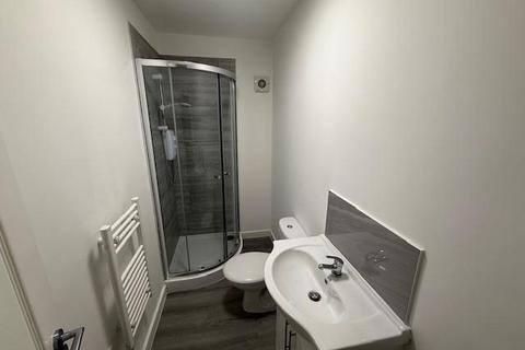 2 bedroom house to rent, Moor Street, Brierley Hill