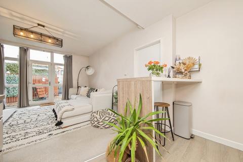 2 bedroom flat for sale, Hawthorn Drive, IPSWICH, Suffolk, IP2