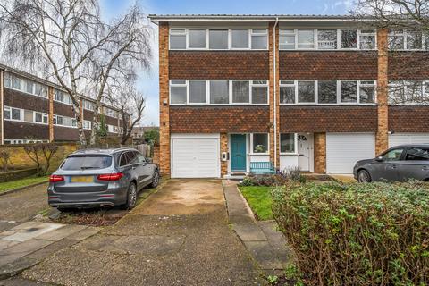 4 bedroom end of terrace house to rent, Breamwater Gardens, Richmond, TW10