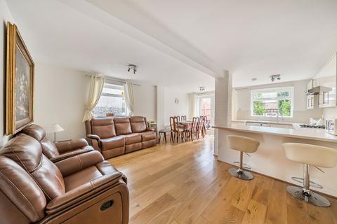 4 bedroom end of terrace house to rent, Breamwater Gardens, Richmond, TW10