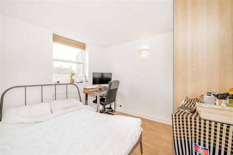 3 bedroom flat for sale, Wood Close, London E2