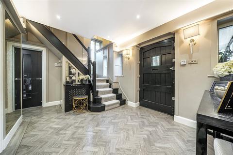 4 bedroom detached house for sale, Hollydale Drive, Bromley