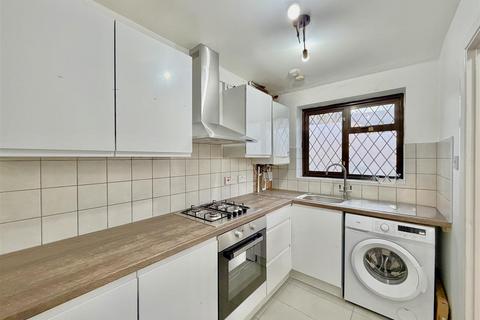 4 bedroom semi-detached house to rent, Jessop Avenue, Southall UB2