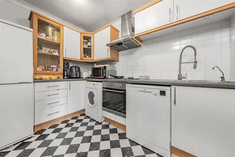 2 bedroom flat for sale, Byron Court, Windsor